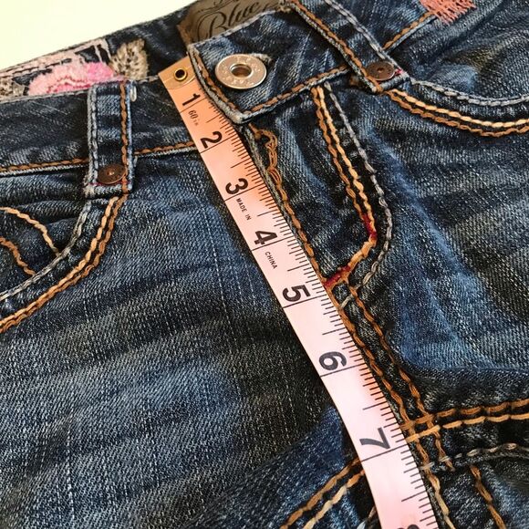 Blue Tattoo Denim Cut-Off Raw Hem Large Flower Brand Patch Shorts Sz 25 - Picture 7 of 12